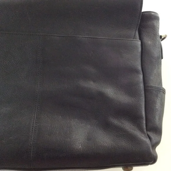 Tommy Bahama Genuine Leather Messenger Computer Briefcase Bag